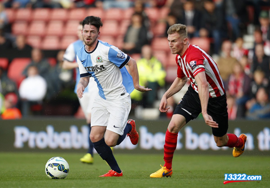 包含里昂选拔青训球员加强实力，战术重心或有所调整的词条