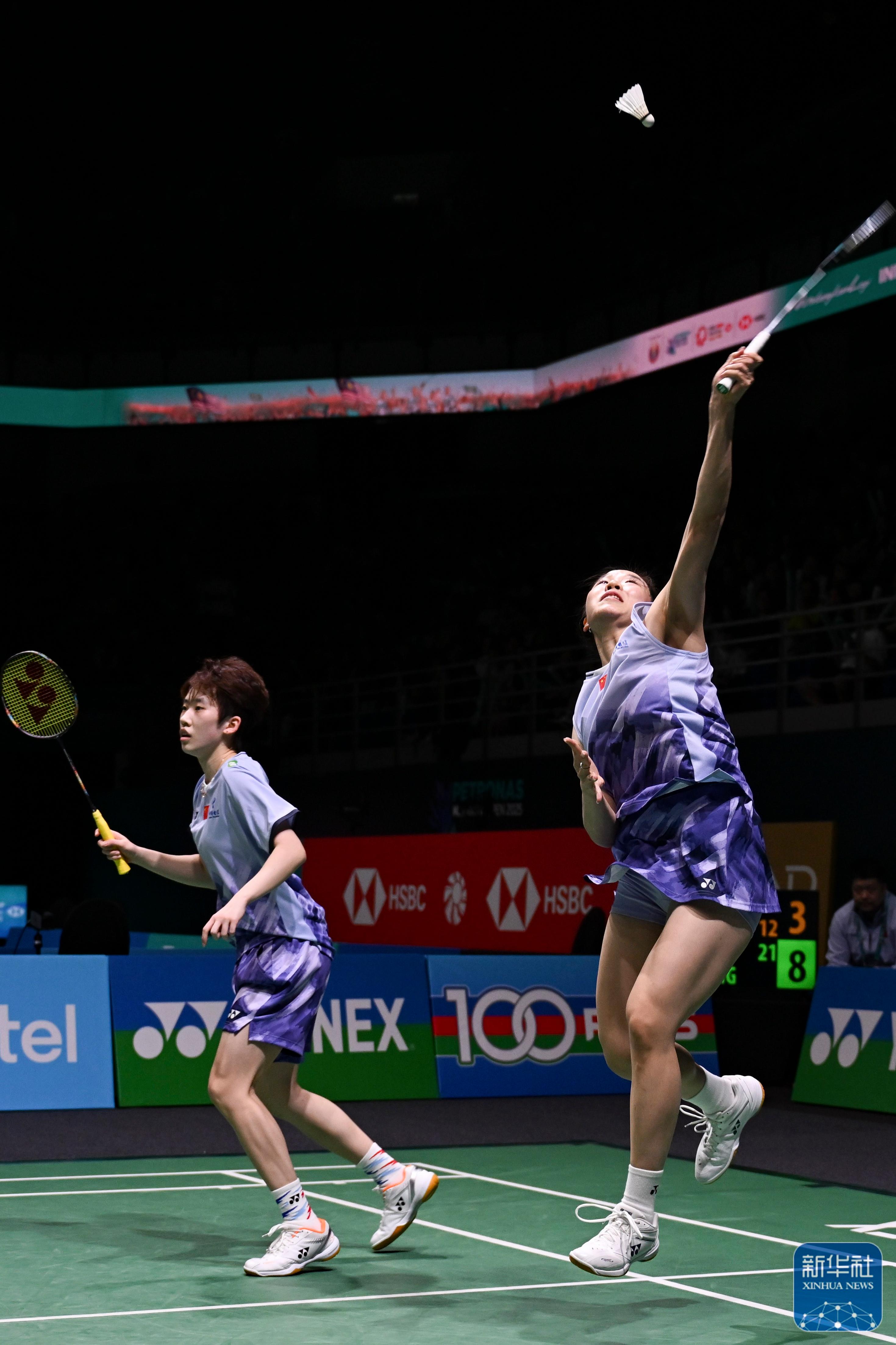 羽毛球赛场上一场接一场的精彩对决 羽毛球赛场上一场接一场的精彩对决