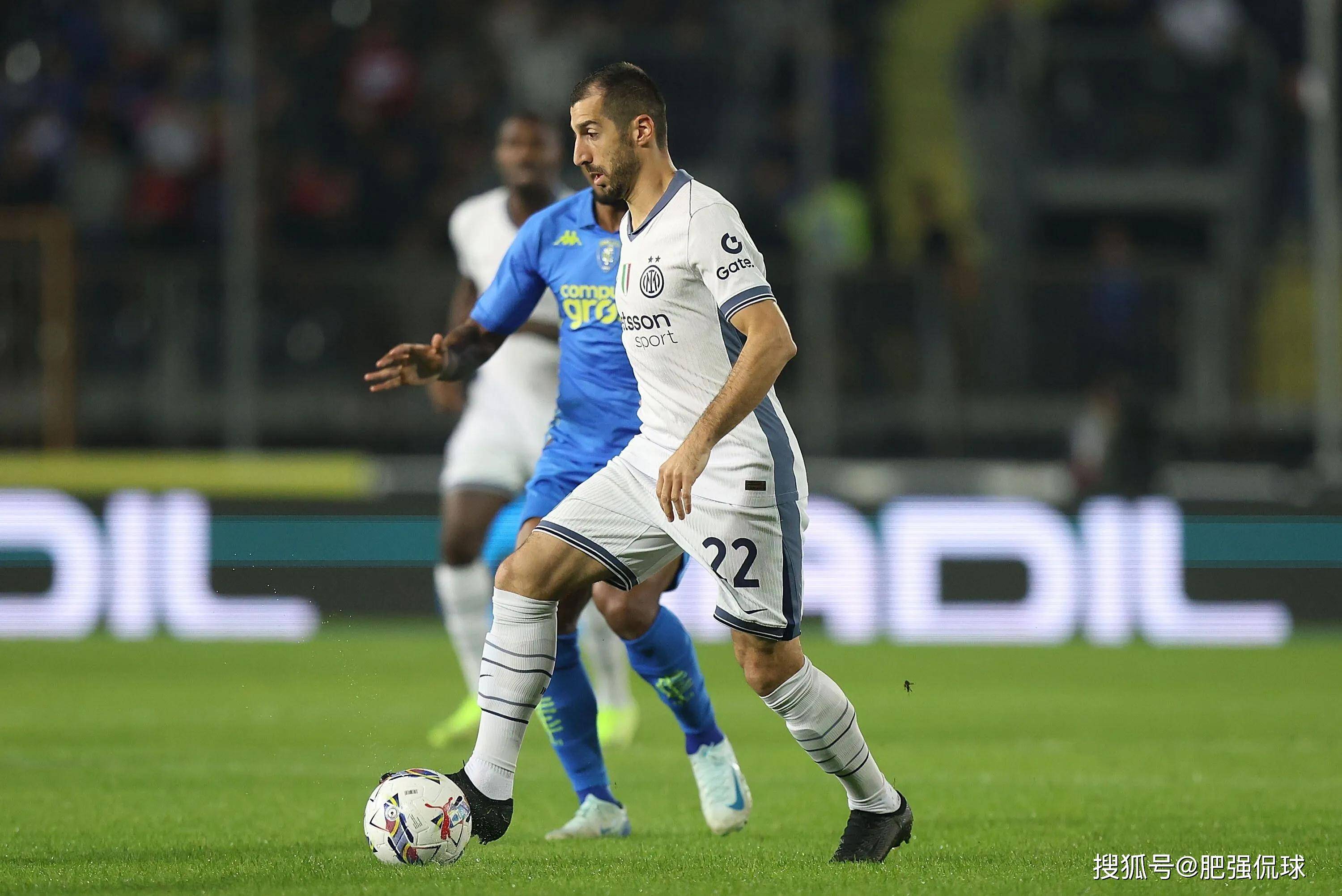 爱游戏体育-里尔后卫因伤退出下一场比赛，球队应对后防危机的简单介绍