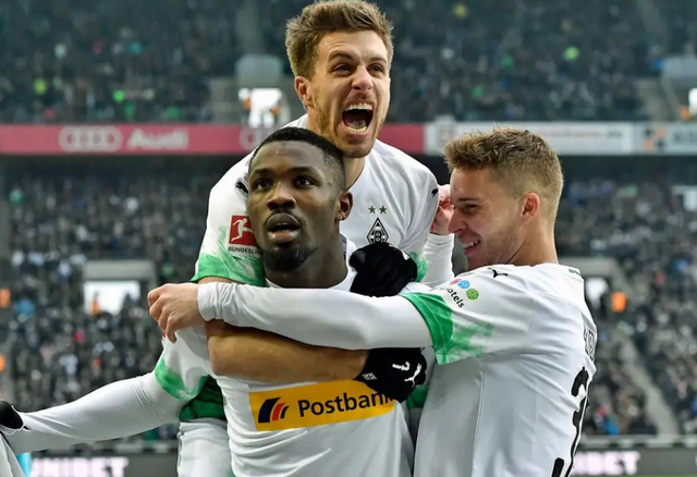 多特蒙德客场逆转门兴格拉德巴赫,实现连胜的简单介绍 多特蒙德客场逆转门兴格拉德巴赫,实现连胜的简单介绍