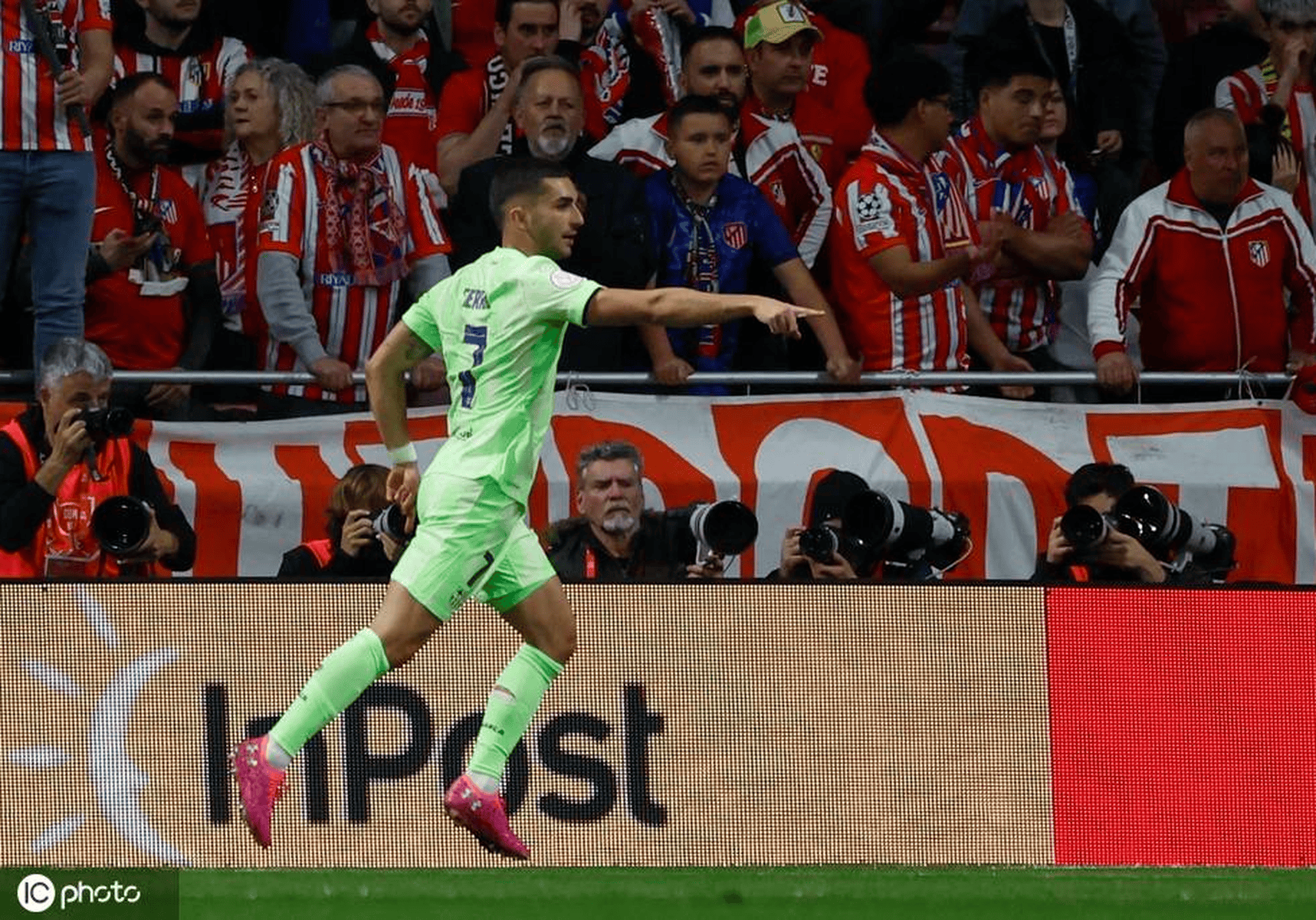 包含土耳其险胜比利时，费兰·托雷斯打破历史纪录的词条