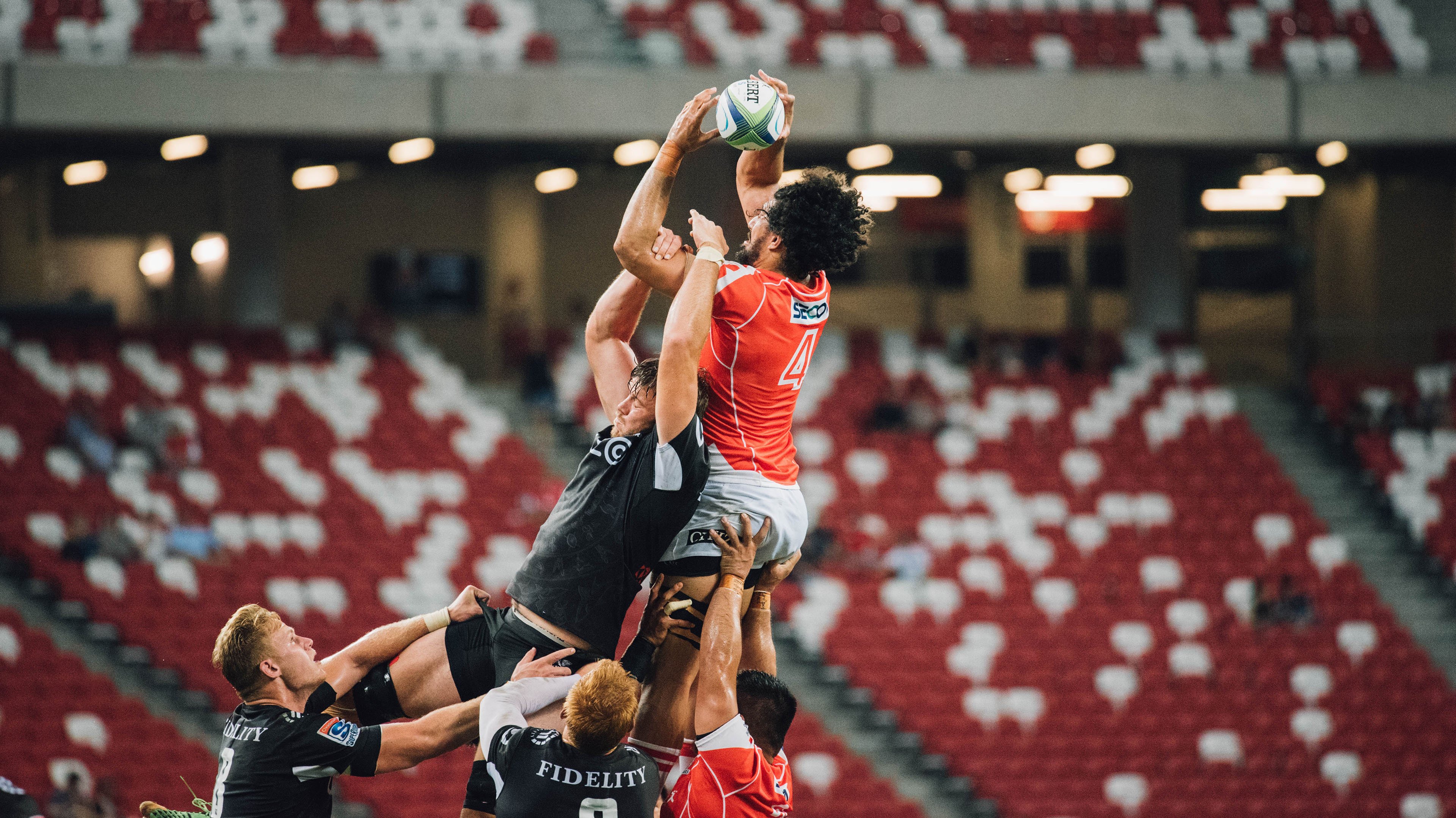 跨界统治力,从深圳男篮的团队压制到锡安的英超接管—竞技场上的唯一性法则