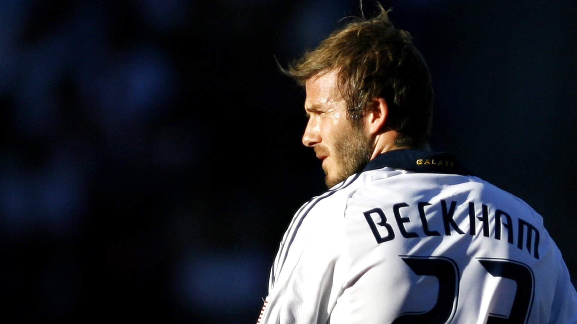 跨界狂想，当秘鲁足球狂胜塞维利亚，奥斯梅恩在F1赛道接管比赛