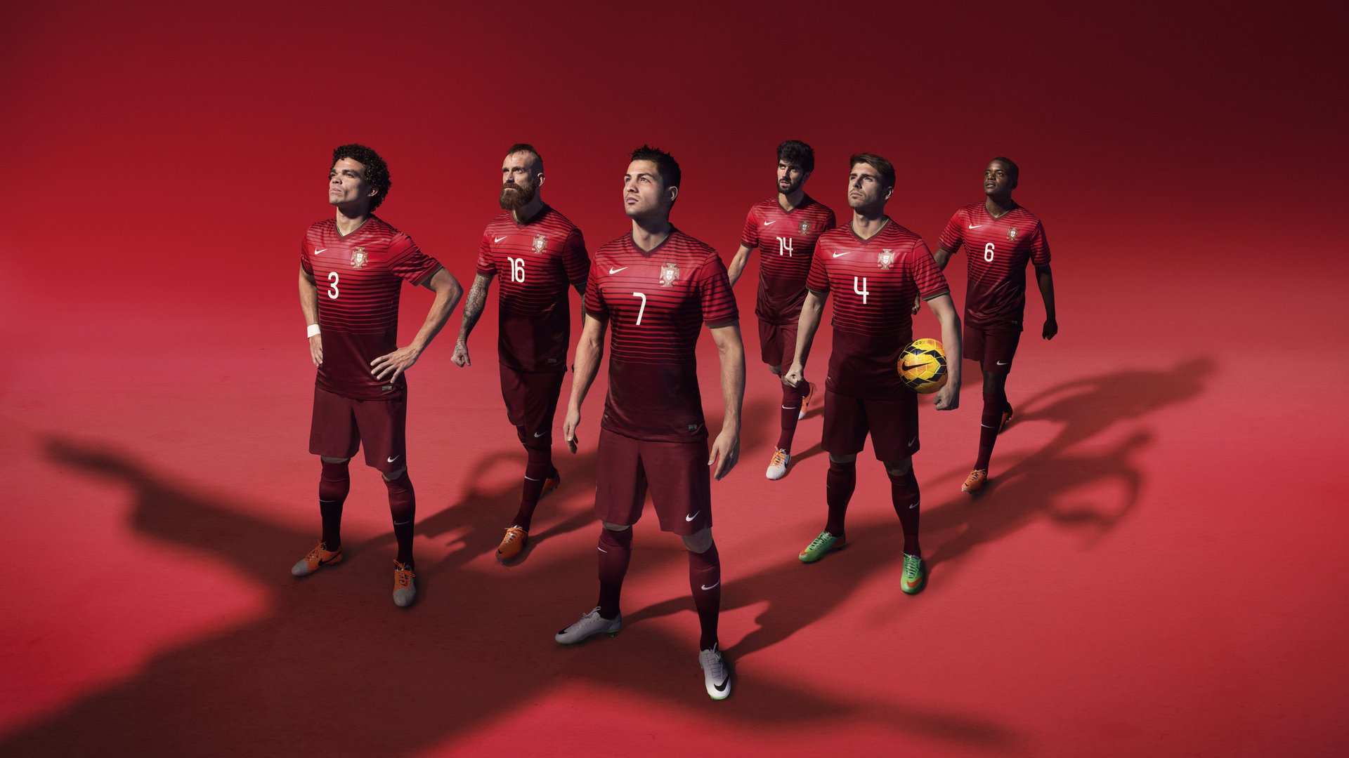 爱游戏在线-跨界竞技场，当勇士强压老鹰，浓眉在欧冠决赛接管比赛